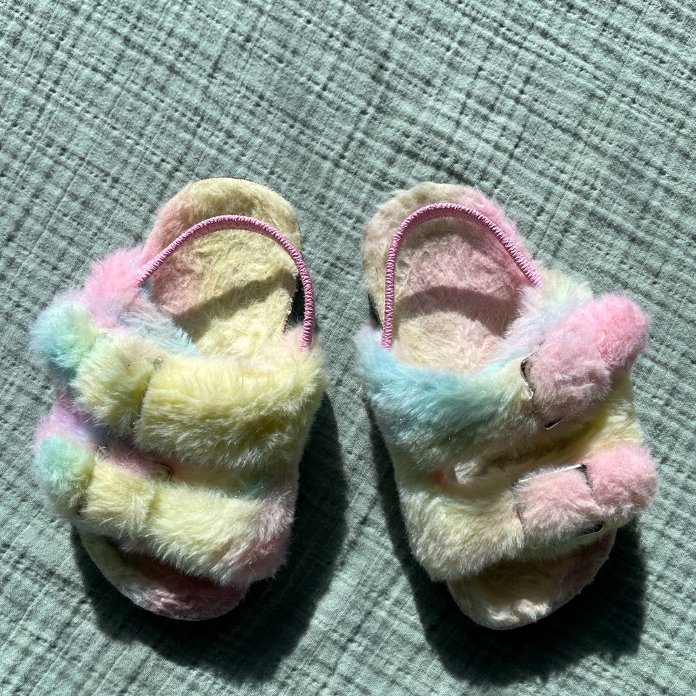Tie dye fluffy sandals. Baby/toddler girl. Size 7/8